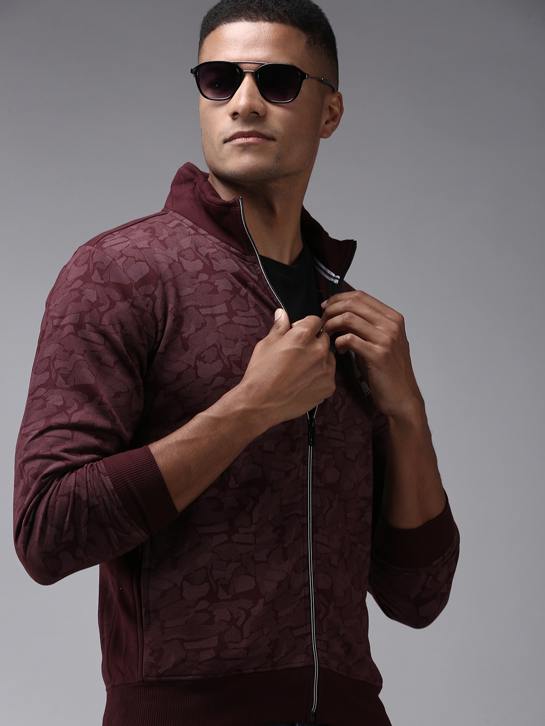 

SHOWOFF Men Burgundy Cotton Sweatshirt