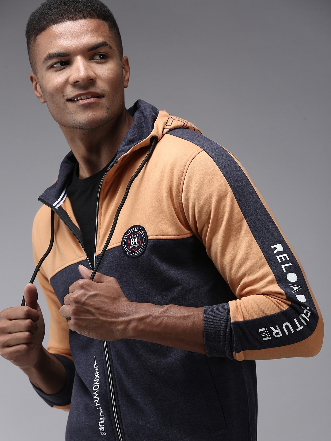 

SHOWOFF Men Tan & Grey Colourblocked Hooded Cotton Sweatshirt