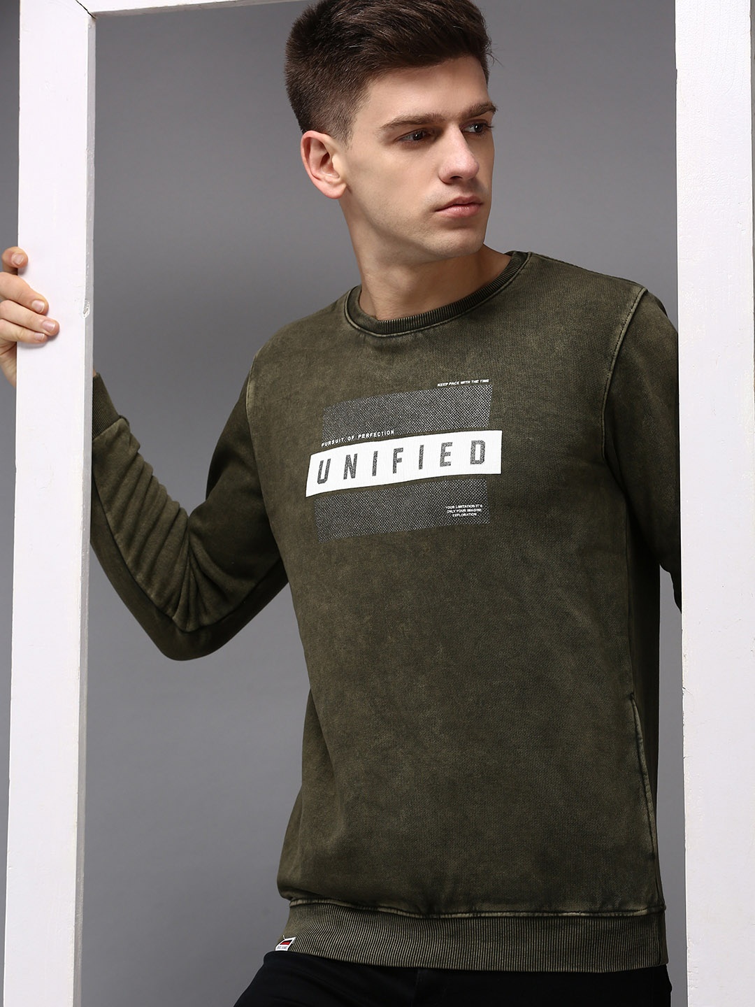 

SHOWOFF Men Olive Green Printed Cotton Sweatshirt