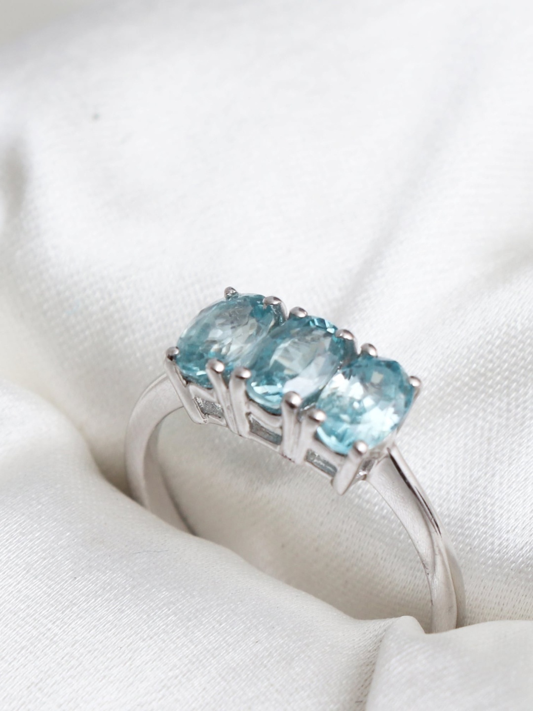 

HIFLYER JEWELS Women Rhodium-Plated Blue Zircon Stone Studded Ring, Silver