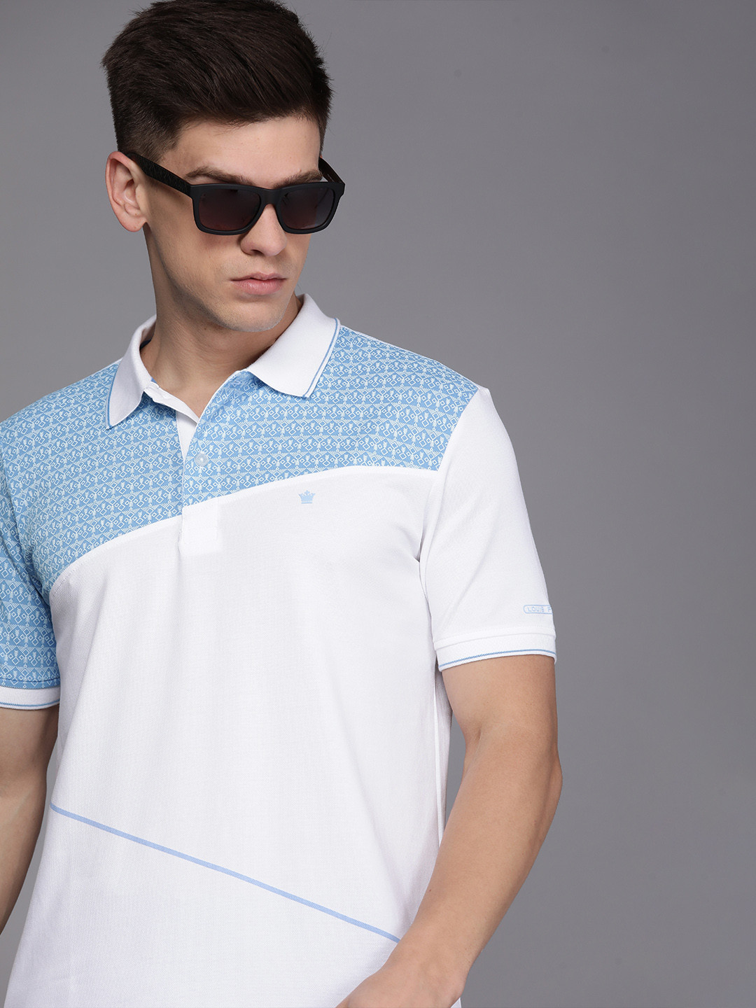 

Louis Philippe Men White & Blue Geometric Printed T-shirt