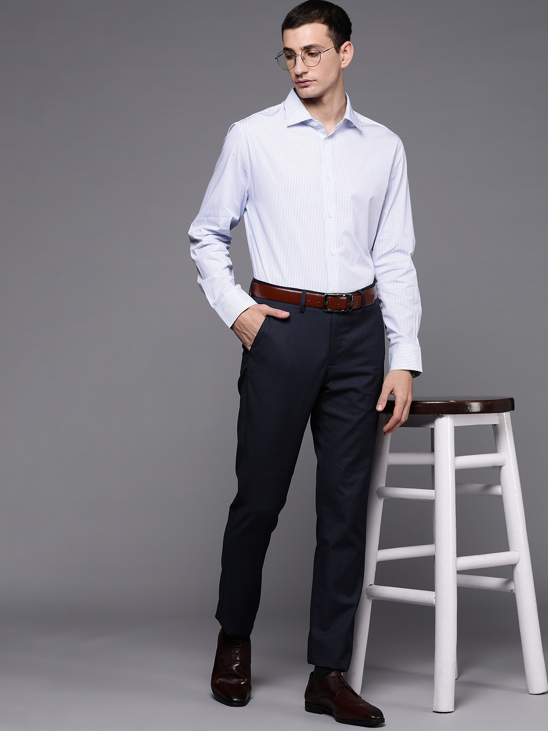 

Louis Philippe Men Checked Slim Fit Trousers, Navy blue