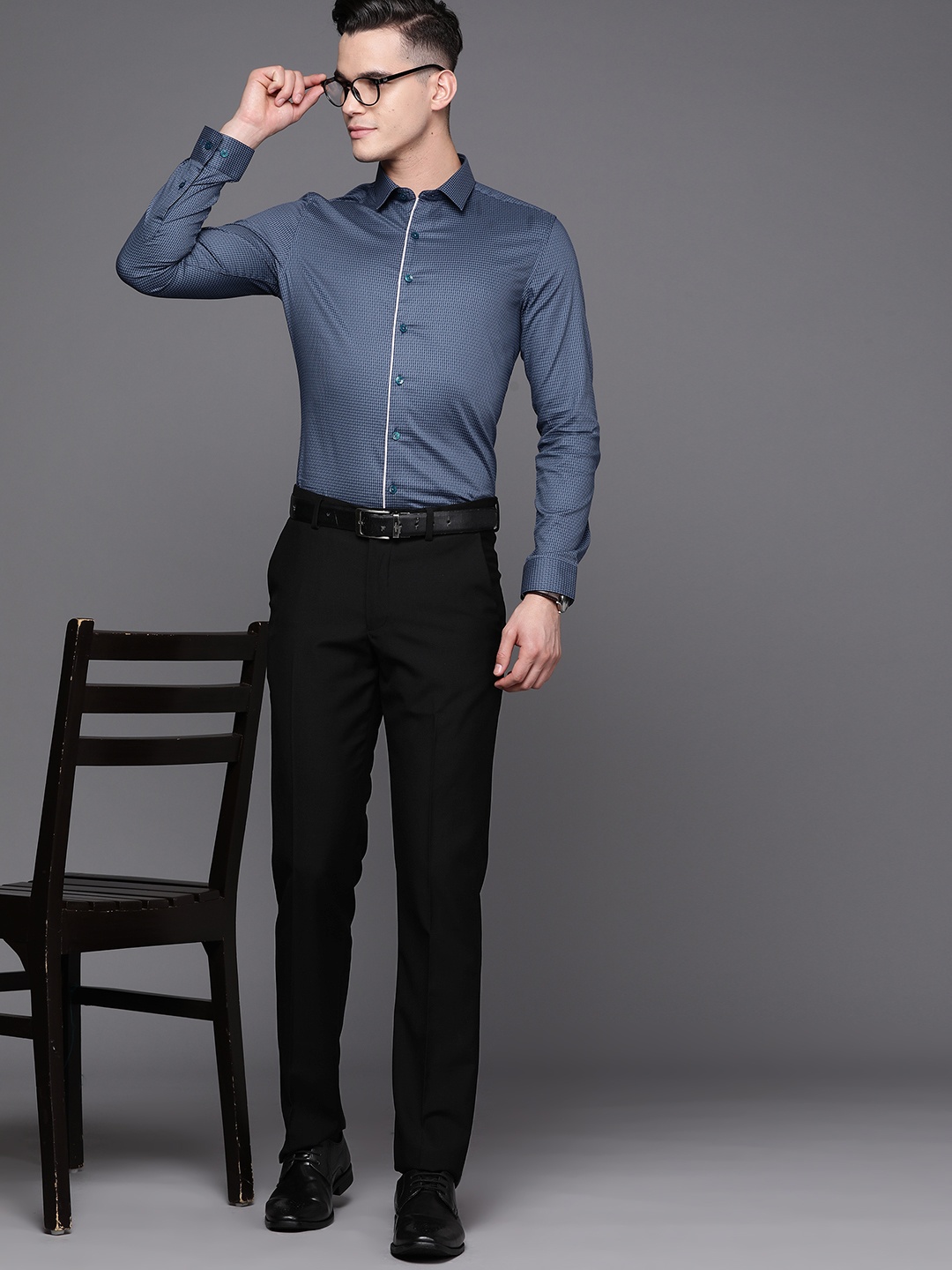 

Louis Philippe Men Slim Fit Formal Trousers, Black