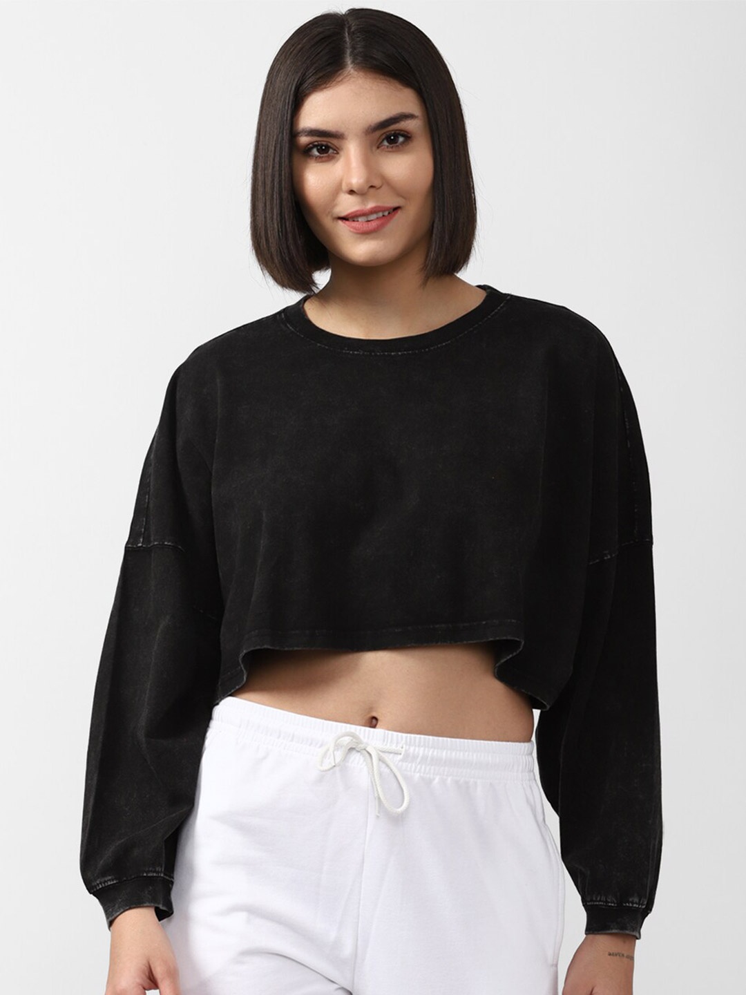 

FOREVER 21 Black Solid Round Neck Pure Cotton Crop Top