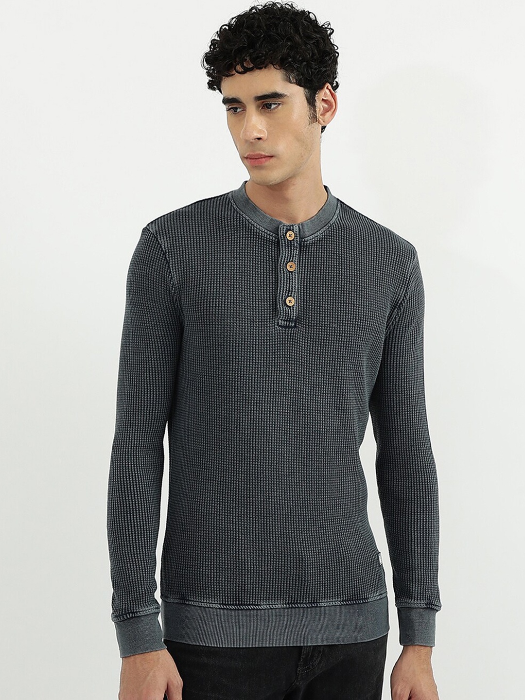 

United Colors of Benetton Men Grey Henley Neck Cotton T-shirt