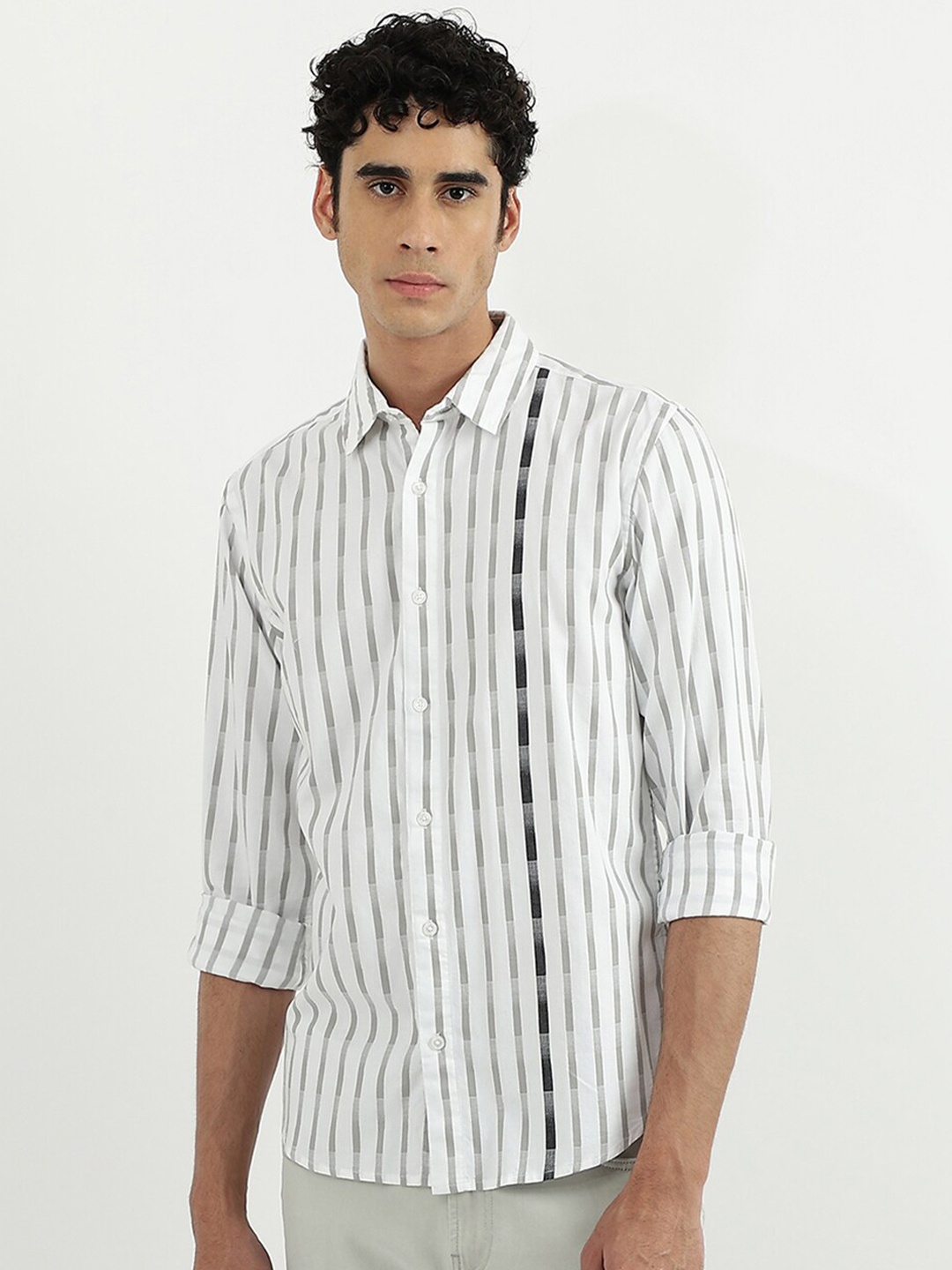 

United Colors of Benetton Men White Slim Fit Striped Cotton Casual Shirt