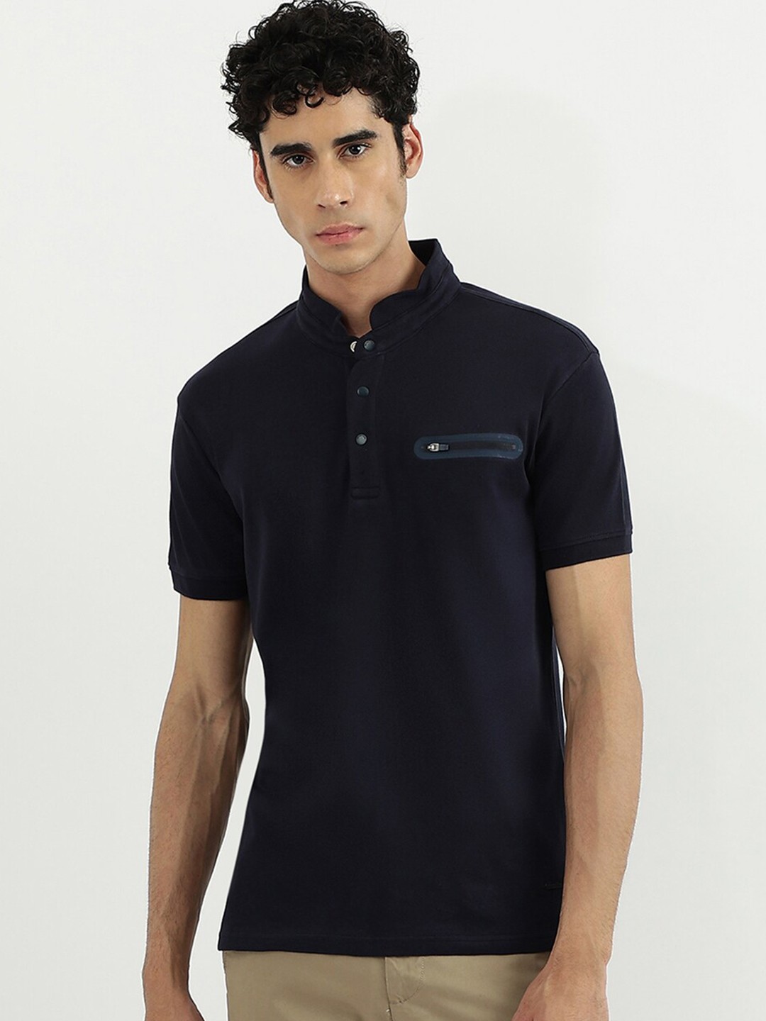 

United Colors of Benetton Men Black Solid Mandarin Collar Cotton T-shirt