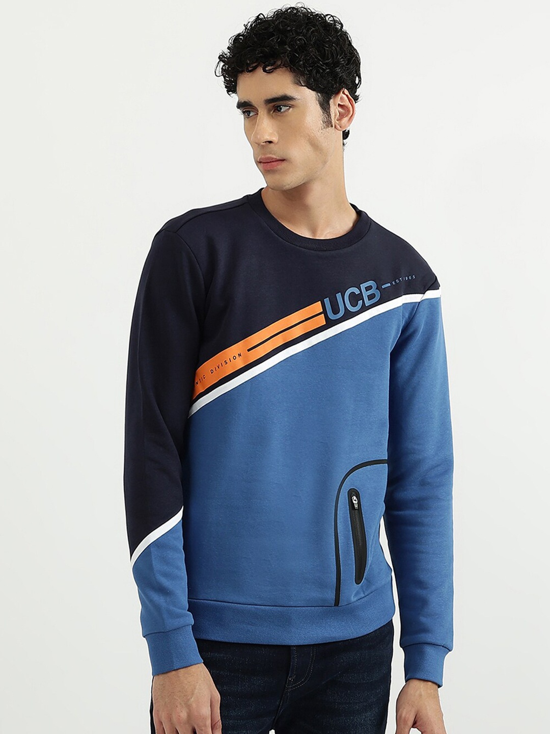 

United Colors of Benetton Men Blue Colourblocked Sweatshirt