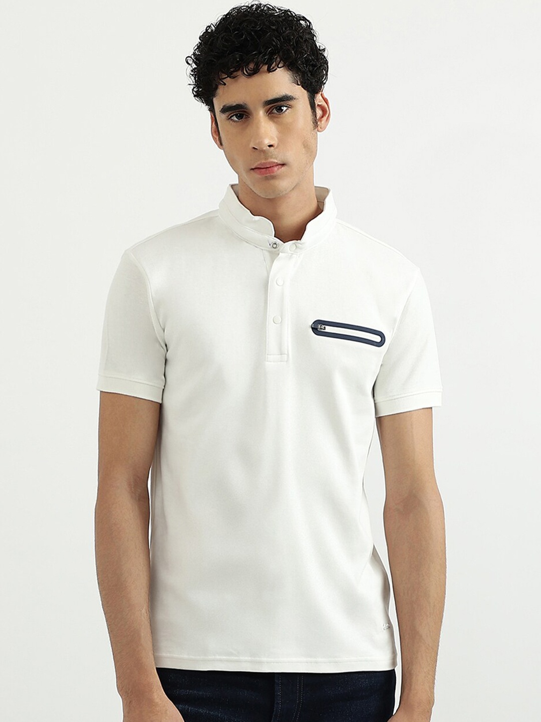 

United Colors of Benetton Men White Solid Mandarin Collar Cotton T-shirt