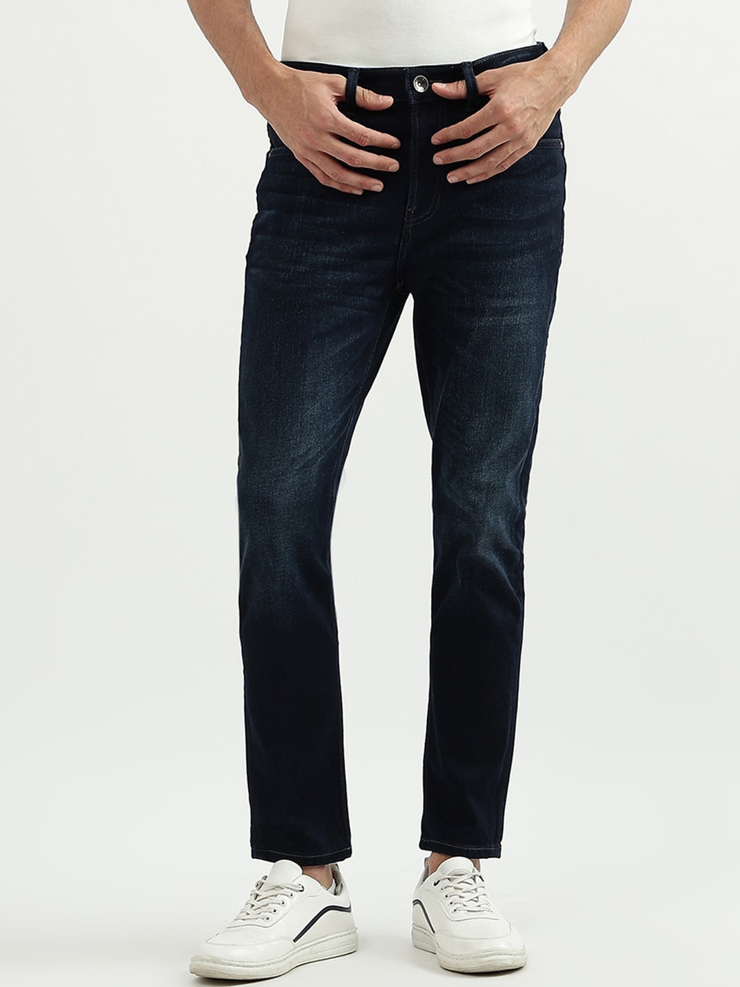 

United Colors of Benetton Men Light Fade Jeans, Blue