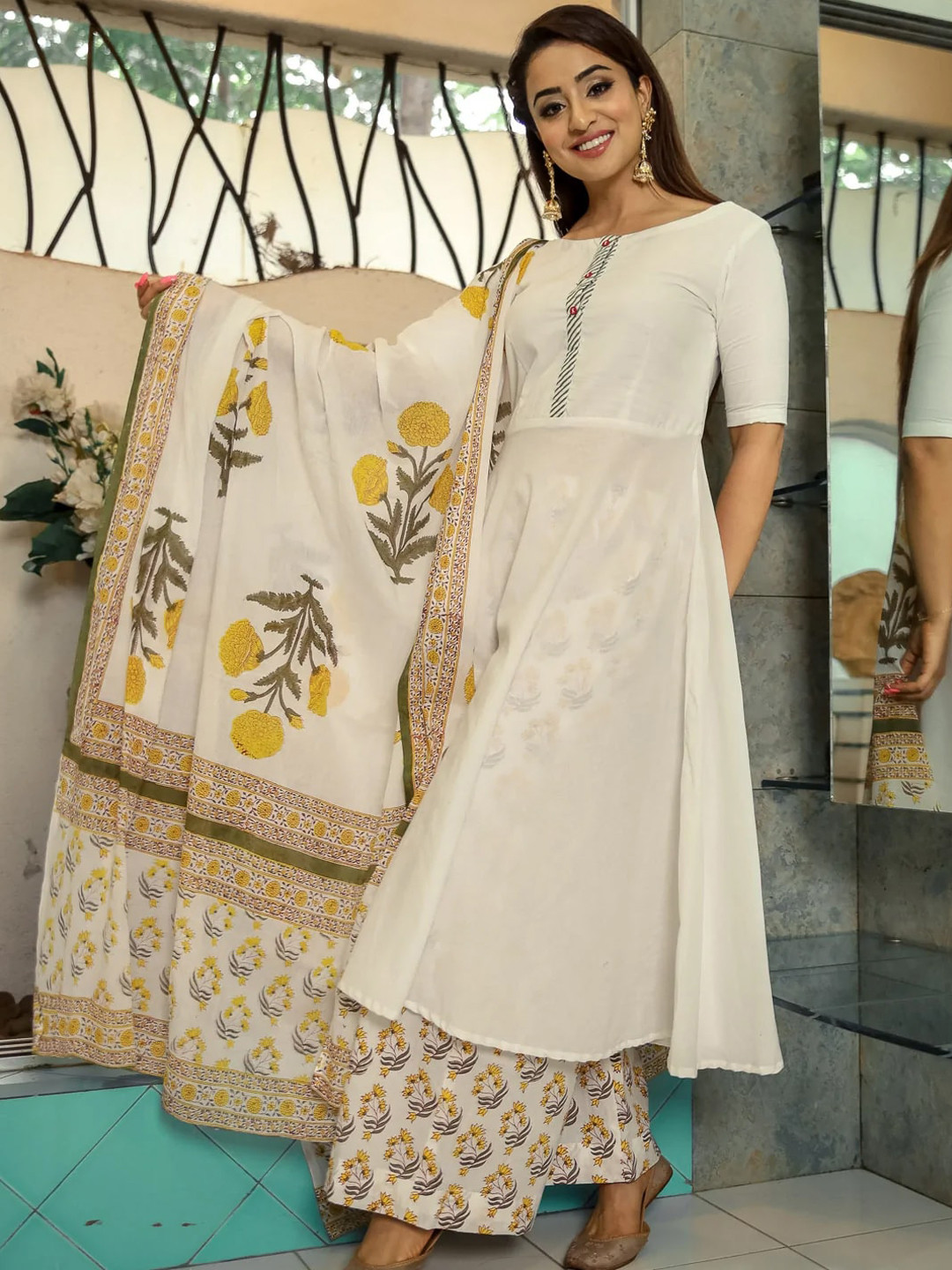 

Ambraee Women White Floral Empire Kurta with Palazzos & With Dupatta