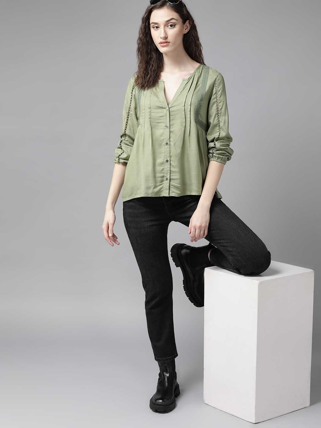 

Roadster Women Green Solid V-Neck Empire Top