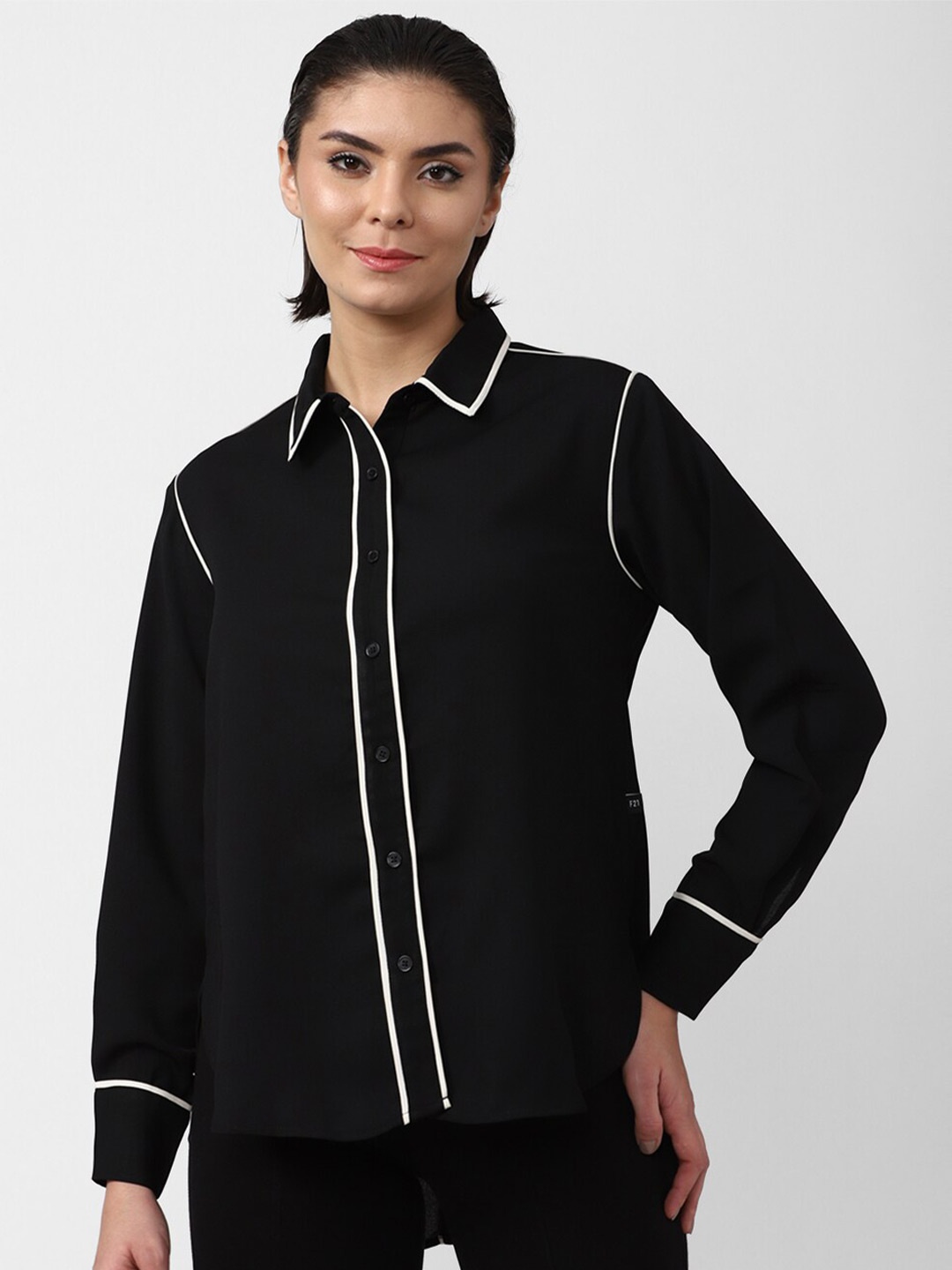 

FOREVER 21 Women Black Solid Casual Shirt