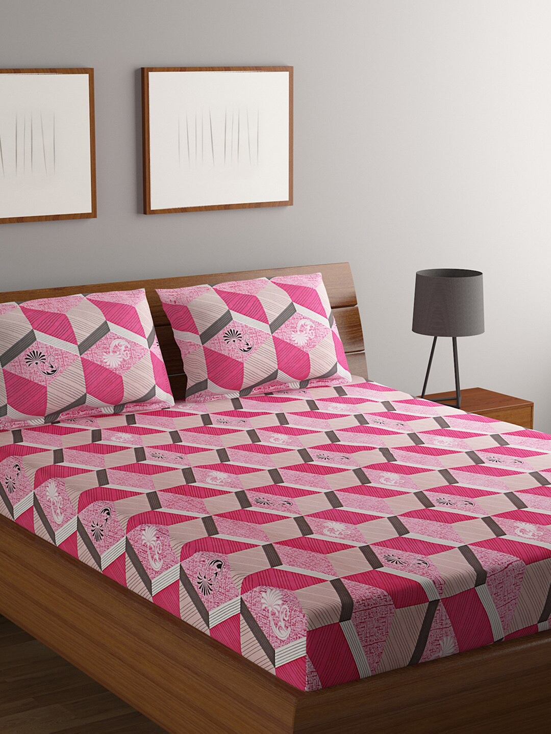 

Rubix Home Pink & White Geometric 140 TC Cotton Queen Bedsheet with 2 Pillow Covers