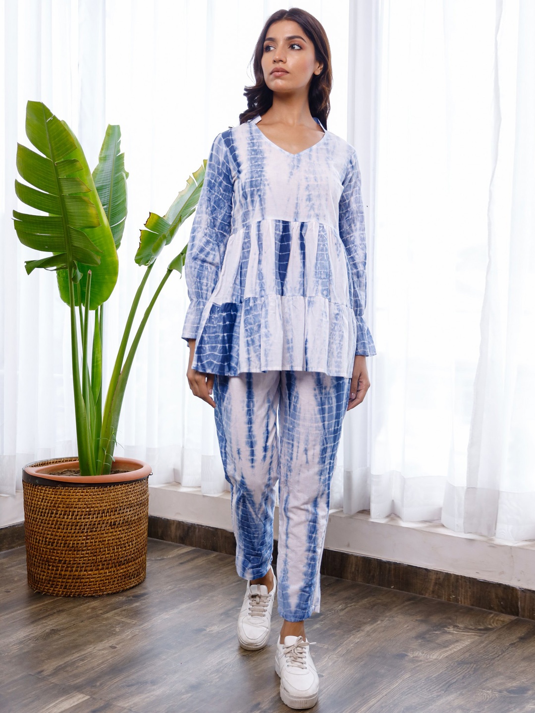 

PHEETA Women Blue & White Tie & dye Pure Cotton Night suit