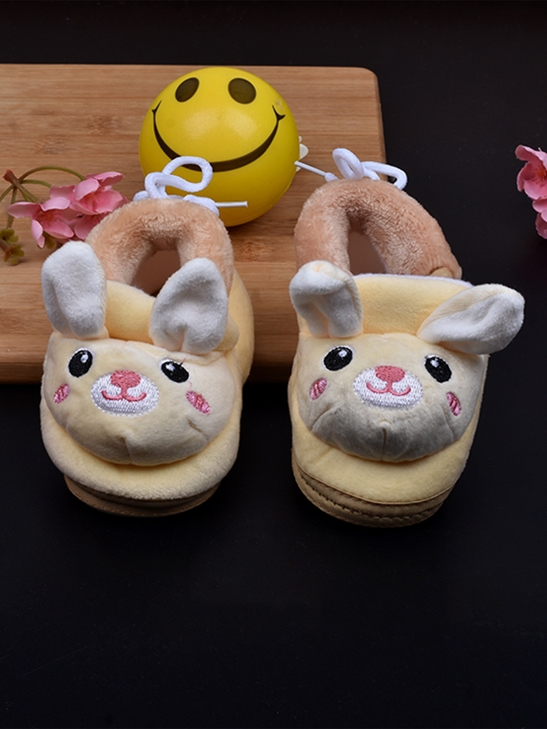 

FOOTPRINTS Kids Beige Woven Design Velvet Sneakers