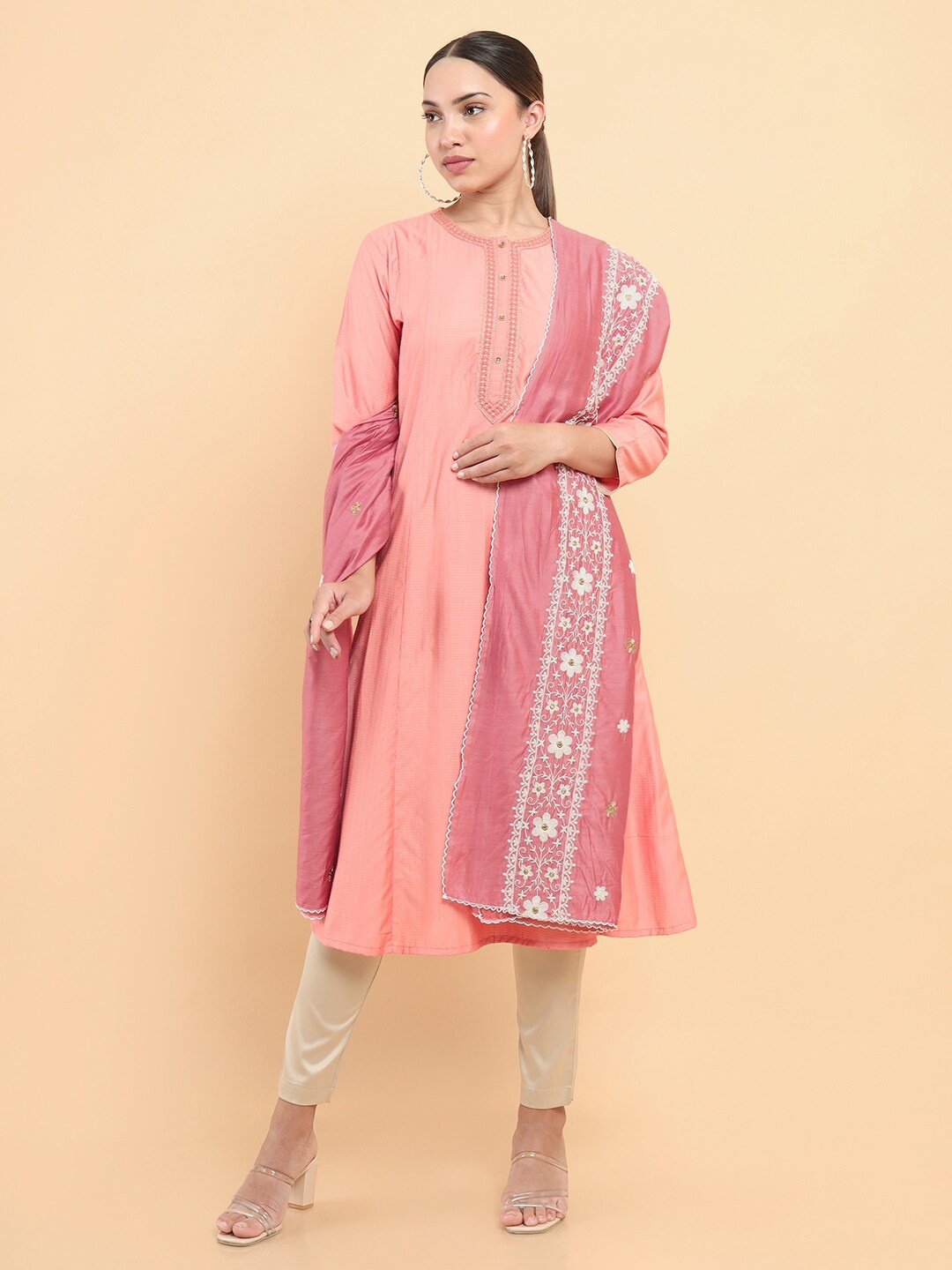

Soch Pink & White Embroidered Floral Printed Dupatta