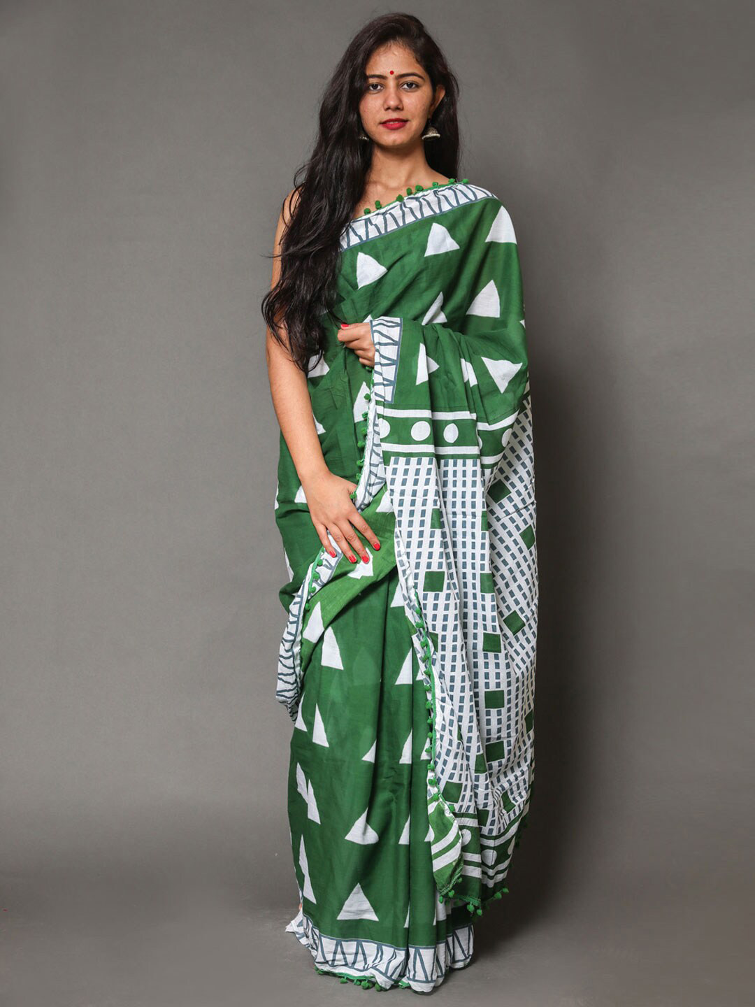 

BUTA BUTI Green & White Geometric Printed Pure Cotton Saree