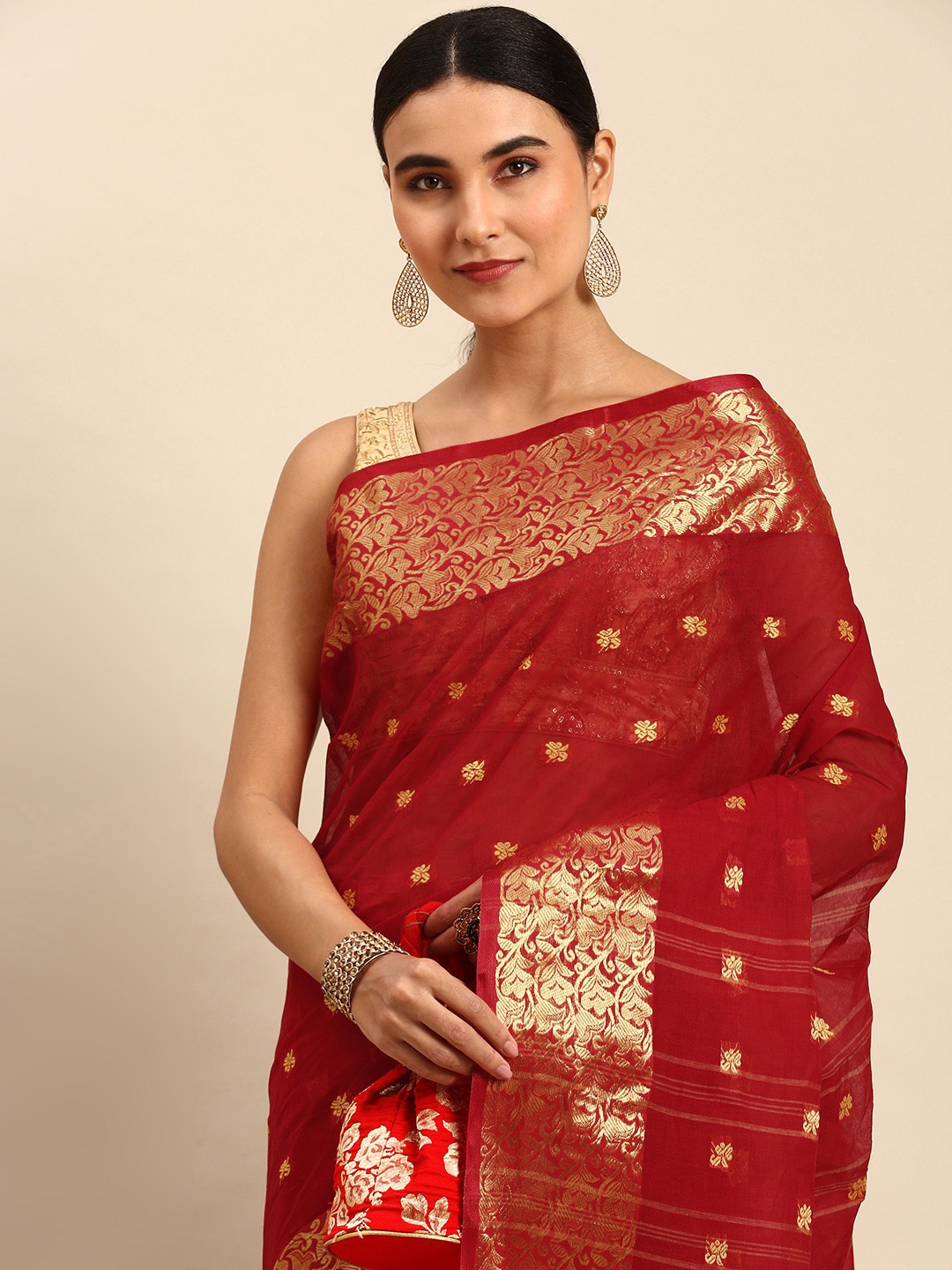 

WoodenTant Red Woven Design Pure Cotton Taant Saree