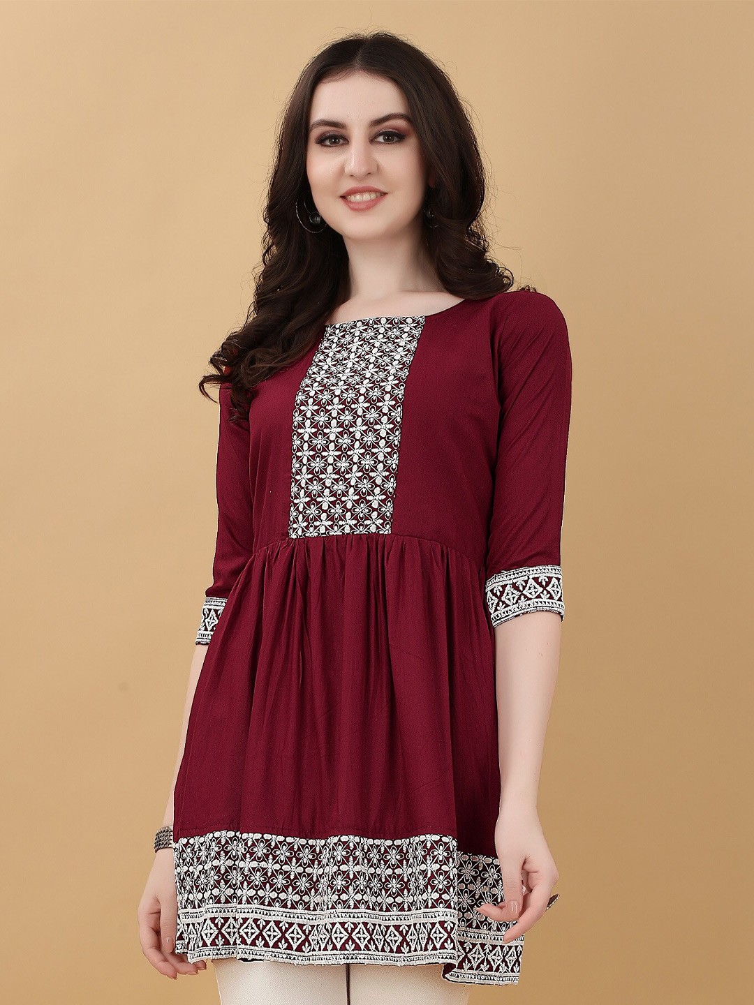 

APPLIX STYLE Women Maroon Floral Embroidered Thread Work Thread Work Kurti