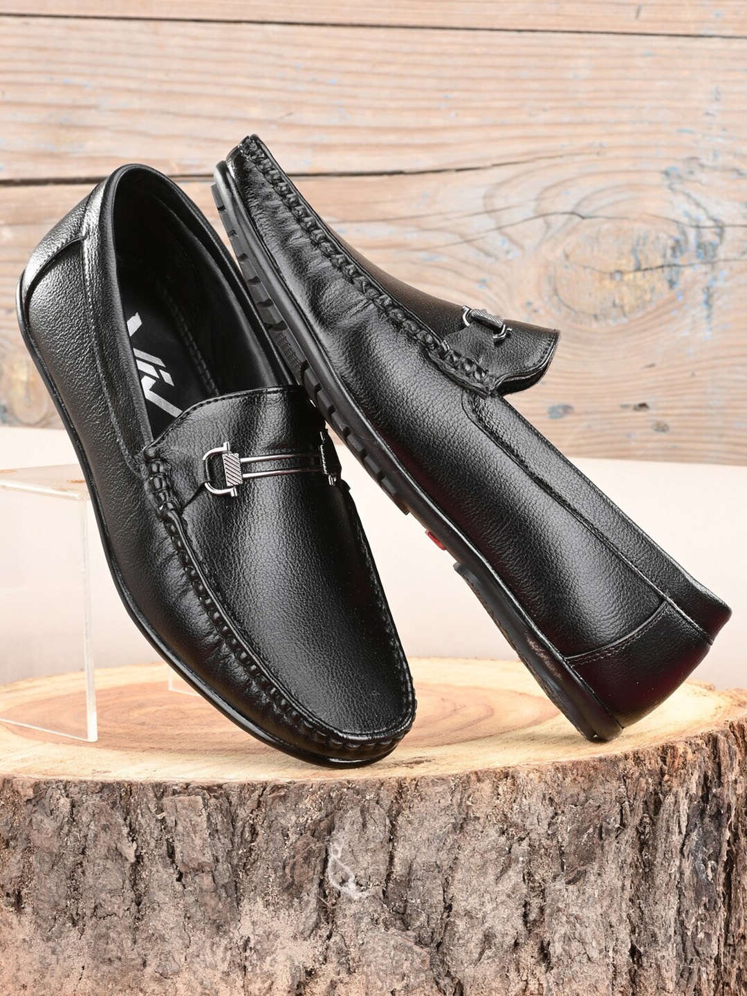 

VIV Men Black Solid Loafers