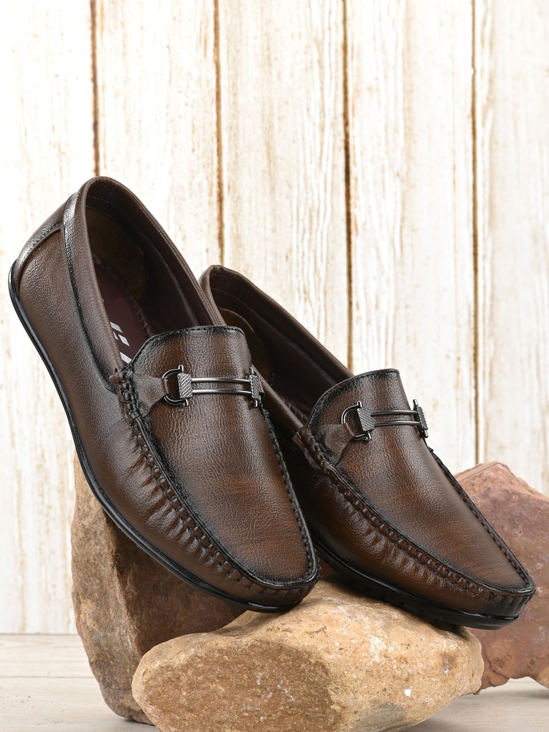 

VIV Men Brown Solid Loafers