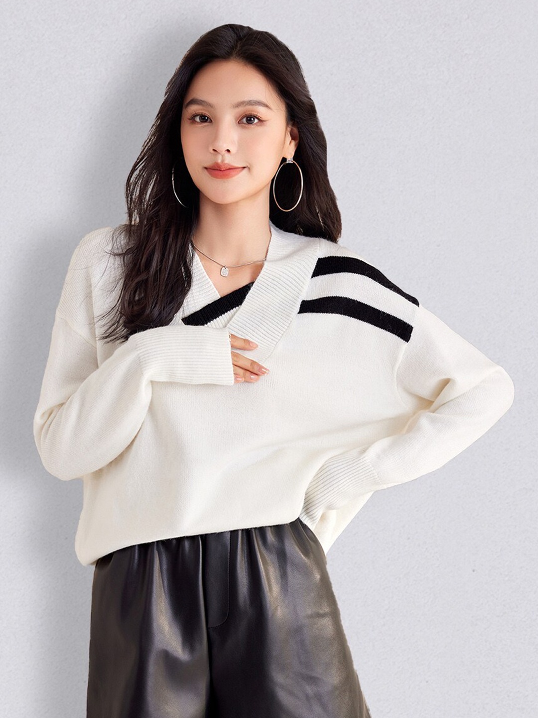 

JC Collection Women White & Black Pullover