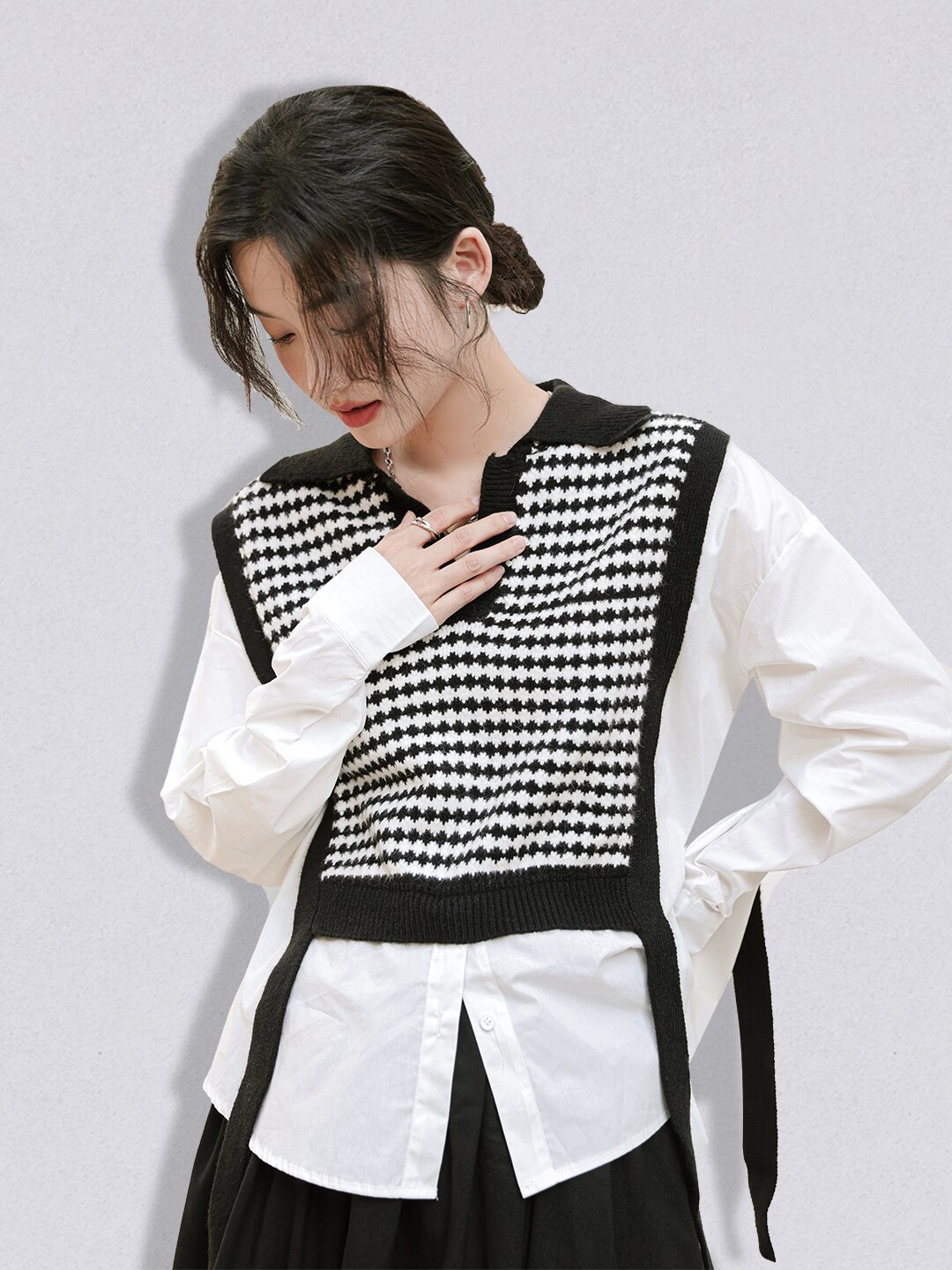 

JC Collection Women Black & White Printed Crop Sweater Vest