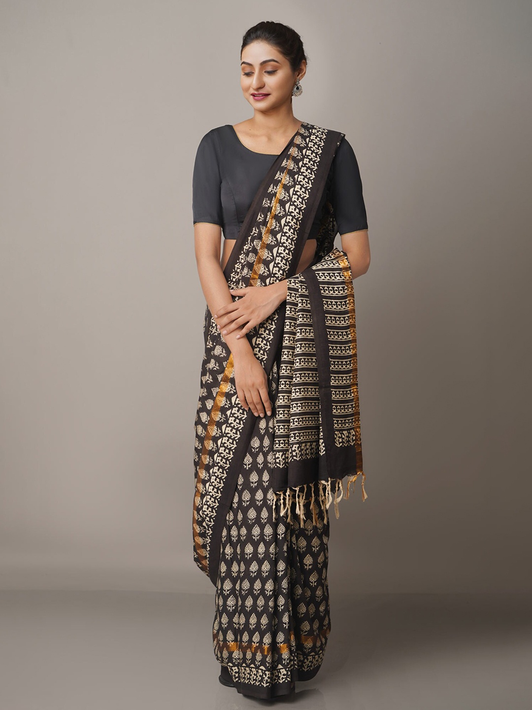 

Unnati Silks Black & Cream-Coloured Batik Silk Blend Bagru Saree