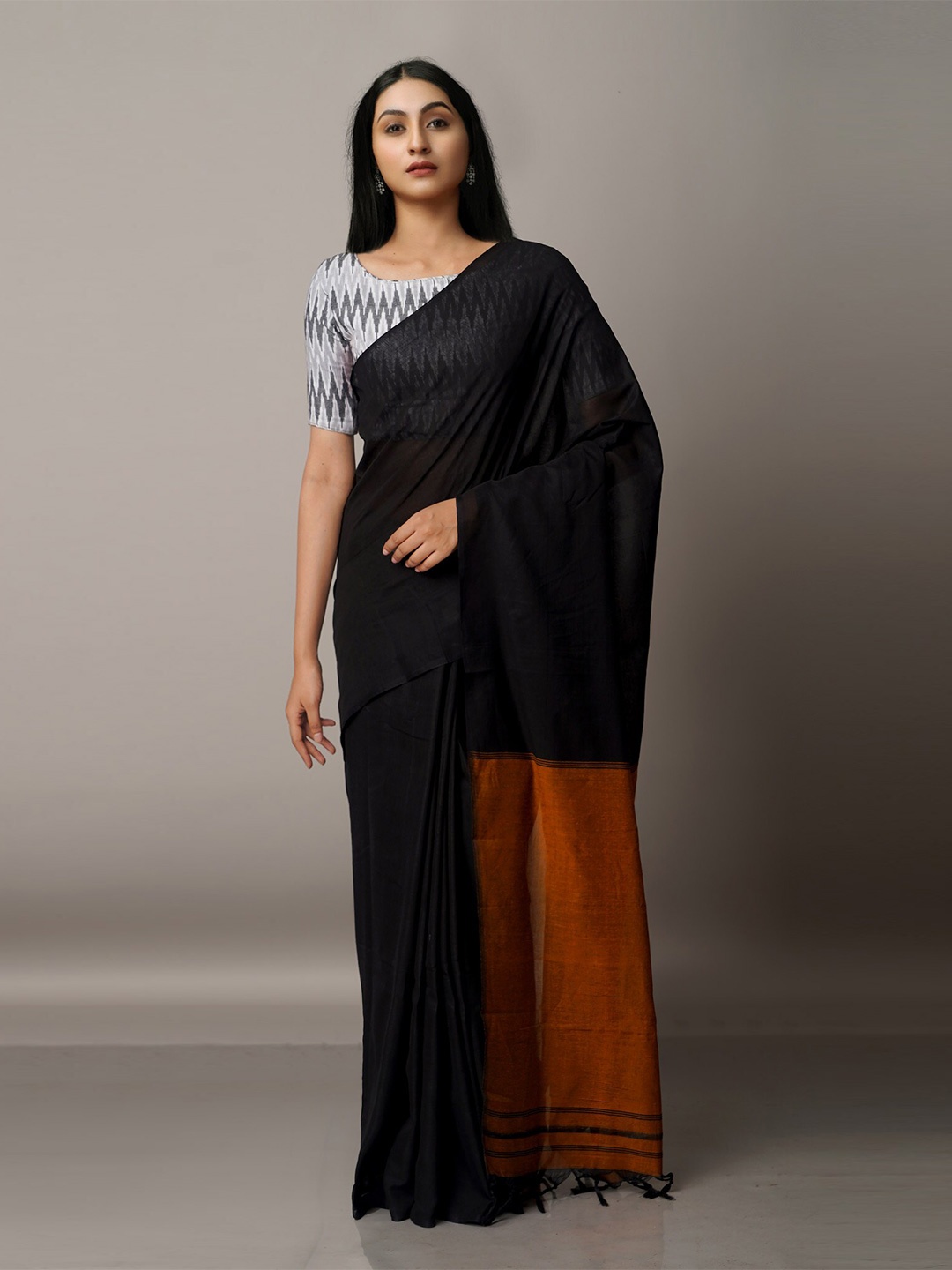 

Unnati Silks Black & Brown Pure Cotton Narayan Peth Saree