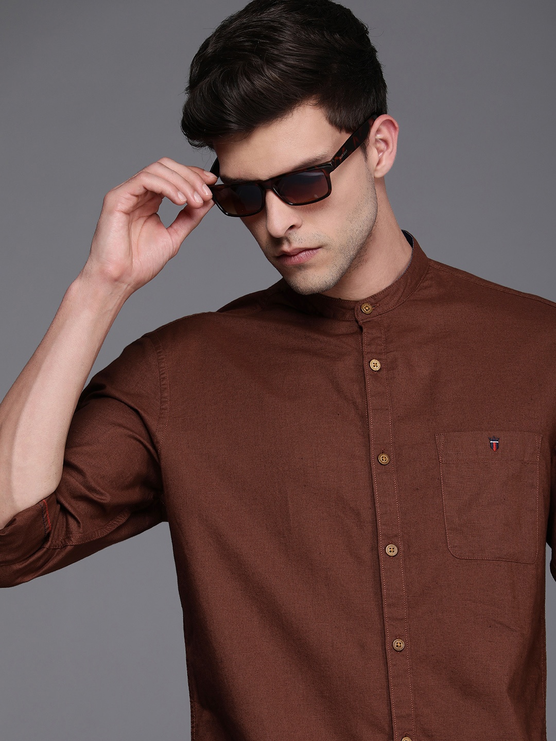 

Louis Philippe Jeans Men Brown Solid Slim Fit Casual Shirt
