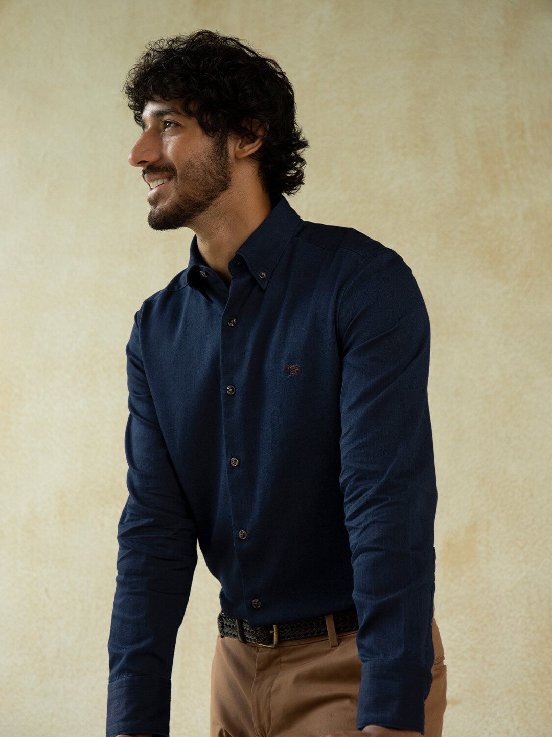 

Andamen Men Blue Classic Solid Cotton Casual Shirt