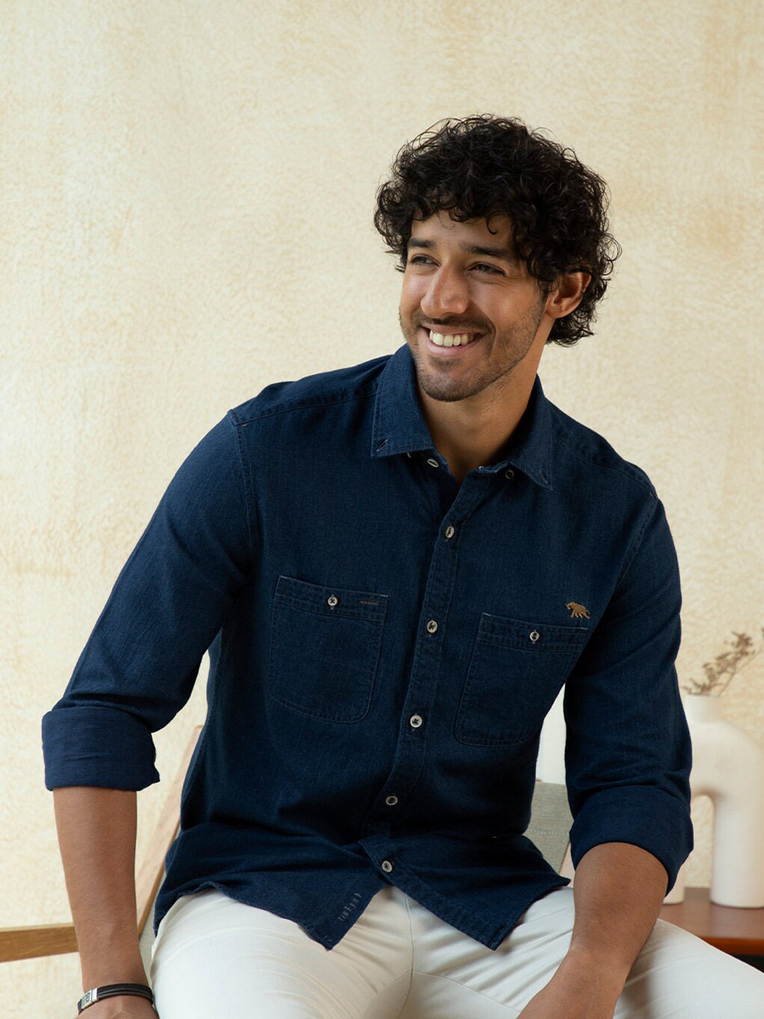 

Andamen Men Blue Classic Solid Cotton Casual Shirt