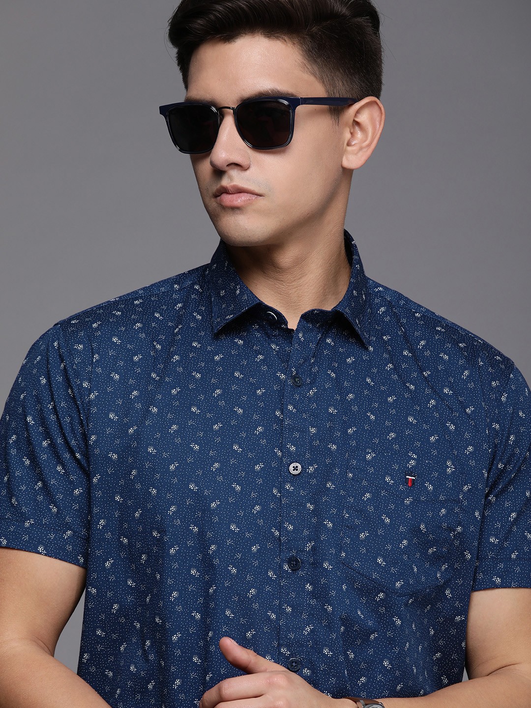 

Louis Philippe Sport Pure Cotton Slim Fit Floral Printed Casual Shirt, Navy blue