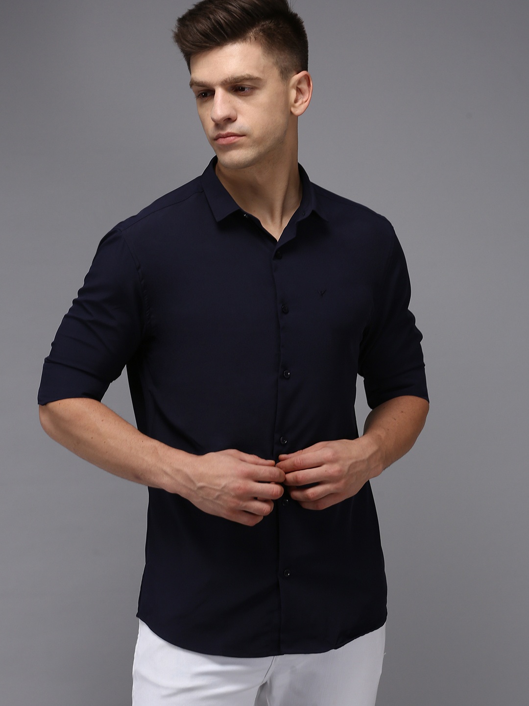 

SHOWOFF Spread Collar Classic Fit Casual Shirt, Navy blue