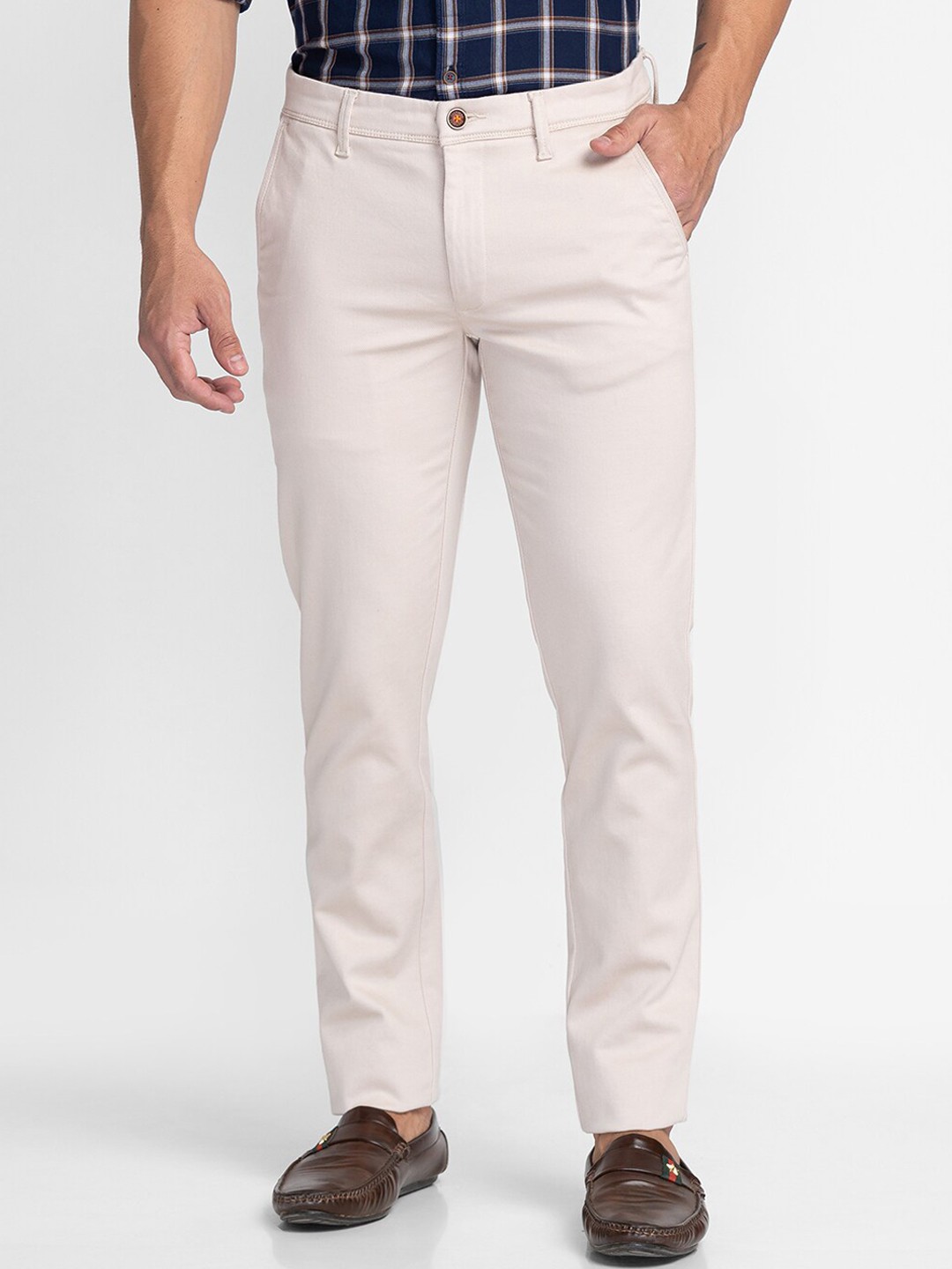 

Oxemberg Men Cream Solid Cotton Slim Fit Trousers
