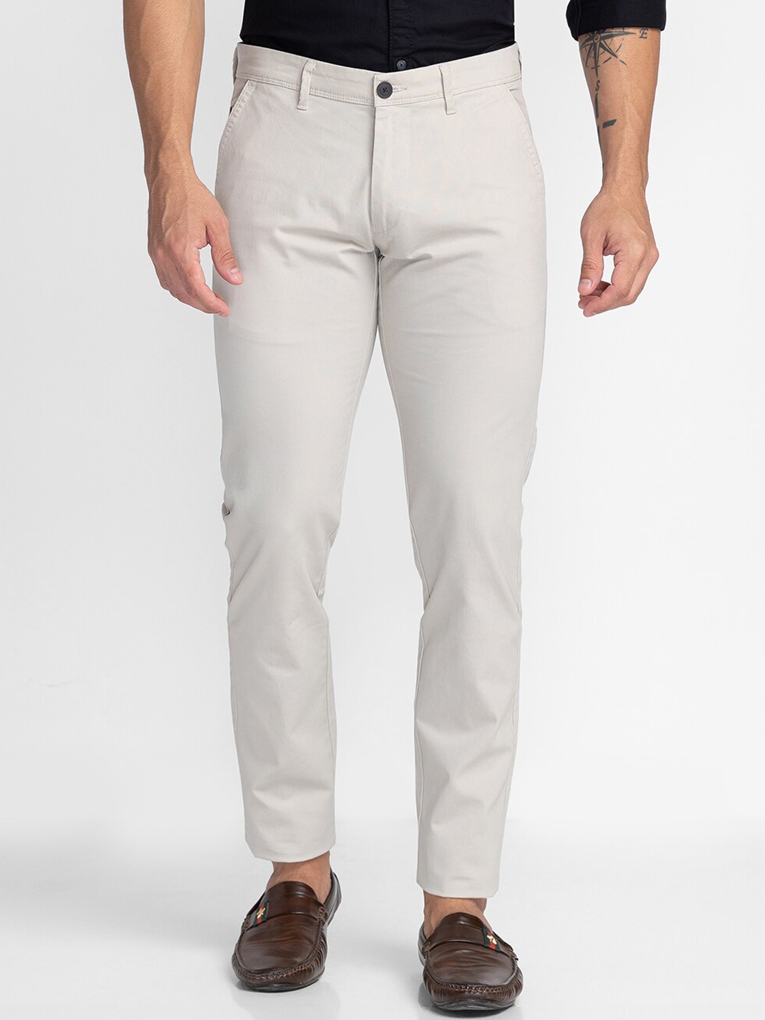 

Oxemberg Men Cream-Coloured Slim Fit Chinos Trousers