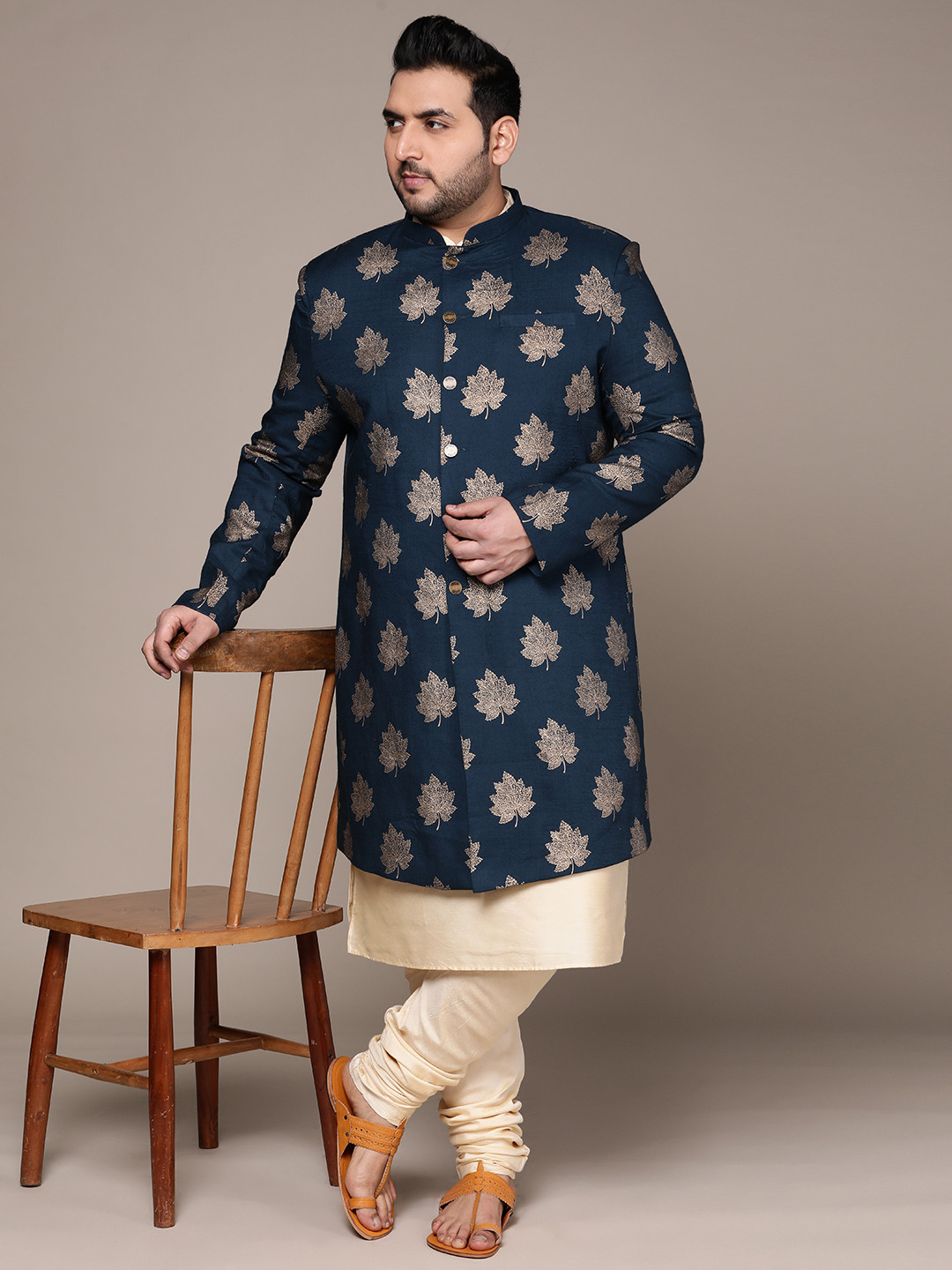 

KISAH PLUS Men Ethnic Motifs Printed Sherwani Set, Navy blue