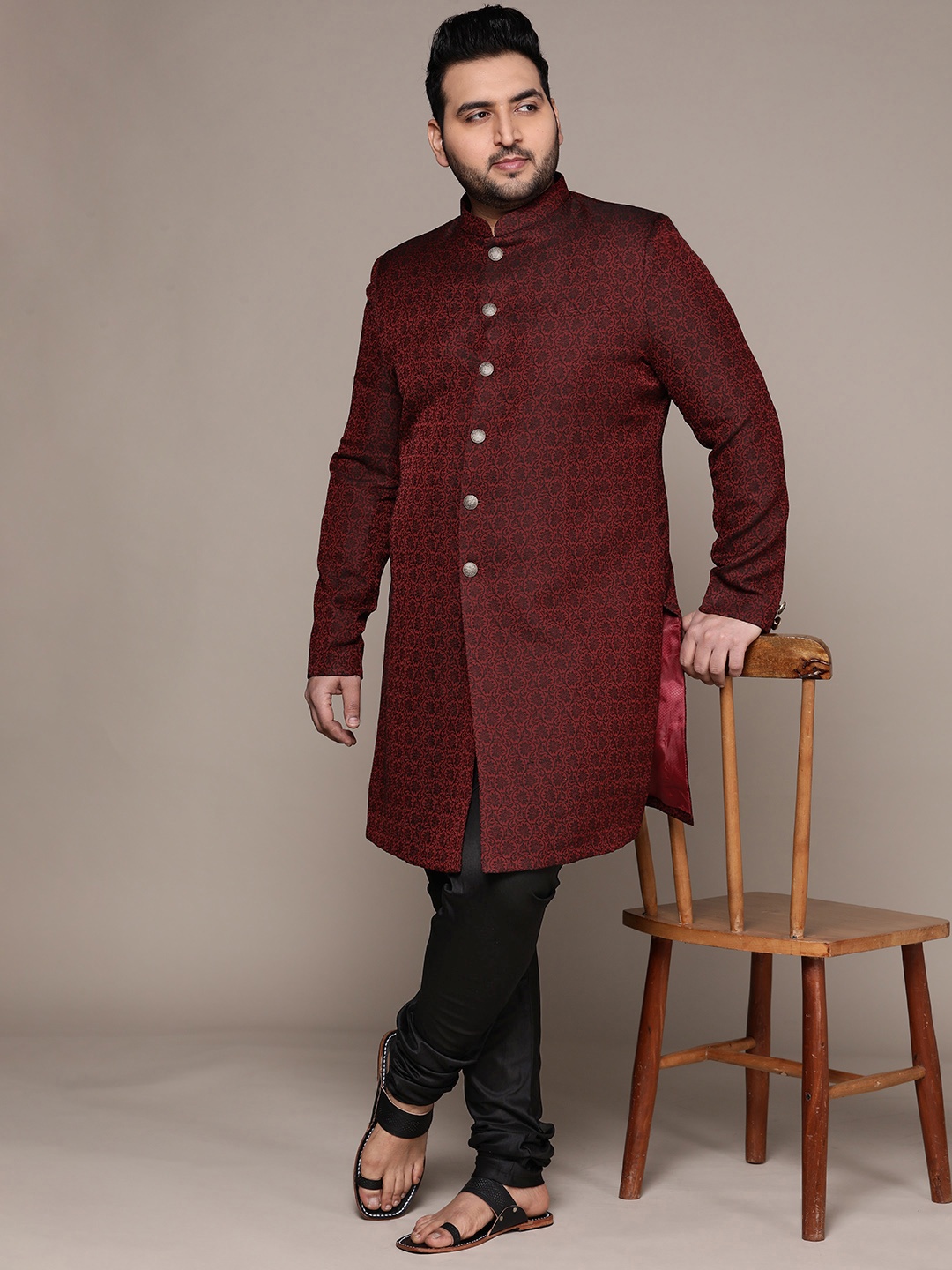 

KISAH PLUS Men Floral Motifs Printed Indowestern Sherwani Set, Maroon