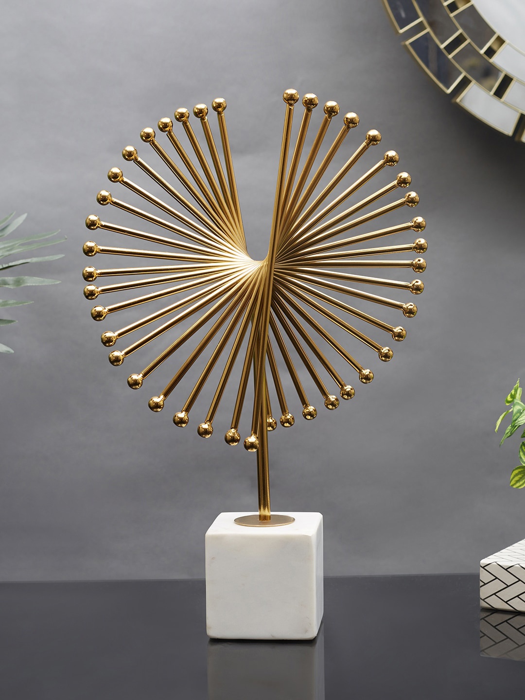 

HomeTown White & Gold-Toned Textured Showpieces