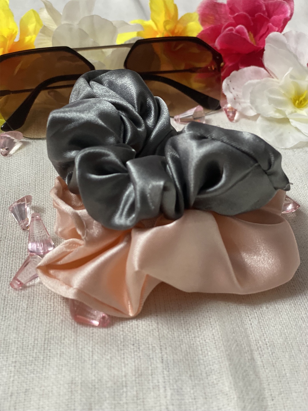 

FAWOMENT Women Set of 2 Peach-Coloured & Grey Satin Scrunchies