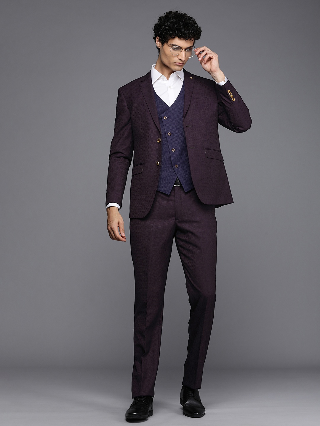 

Louis Philippe Men Self Design Slim Fit Single-Breasted Party Suit, Burgundy