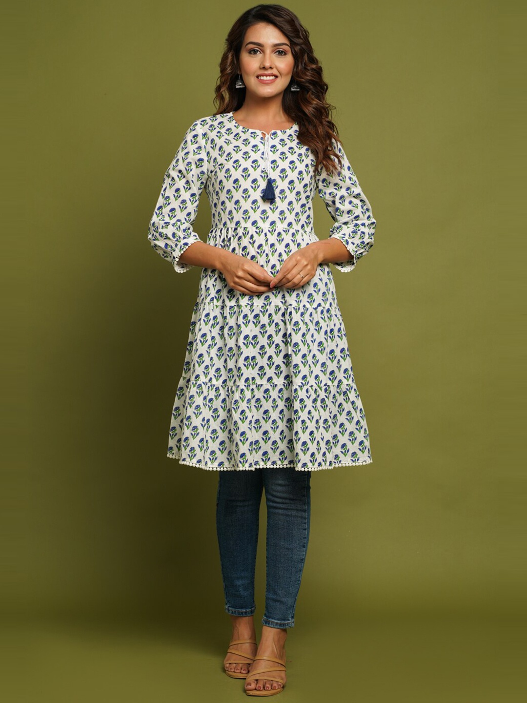 

CRAFTED FOR YOU Women Plus Size White & Blue Floral Printed Pure Cotton Kurta