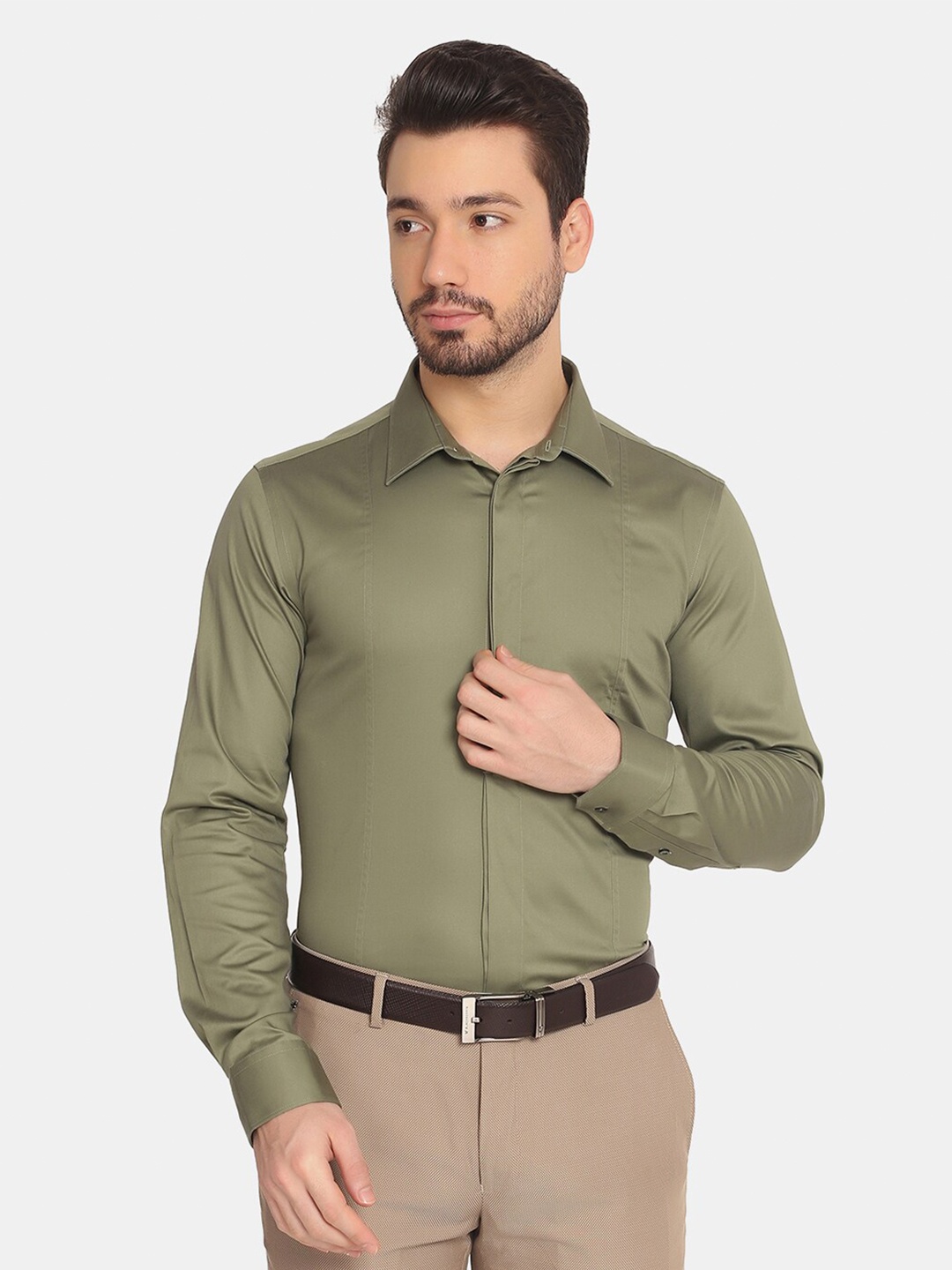 

Blackberrys Men Olive Solid Pure Cotton Green Slim Fit Formal Shirt
