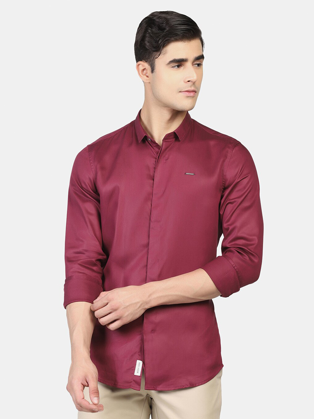 

Blackberrys Men Maroon Solid Pure Cotton Slim Fit Casual Shirt