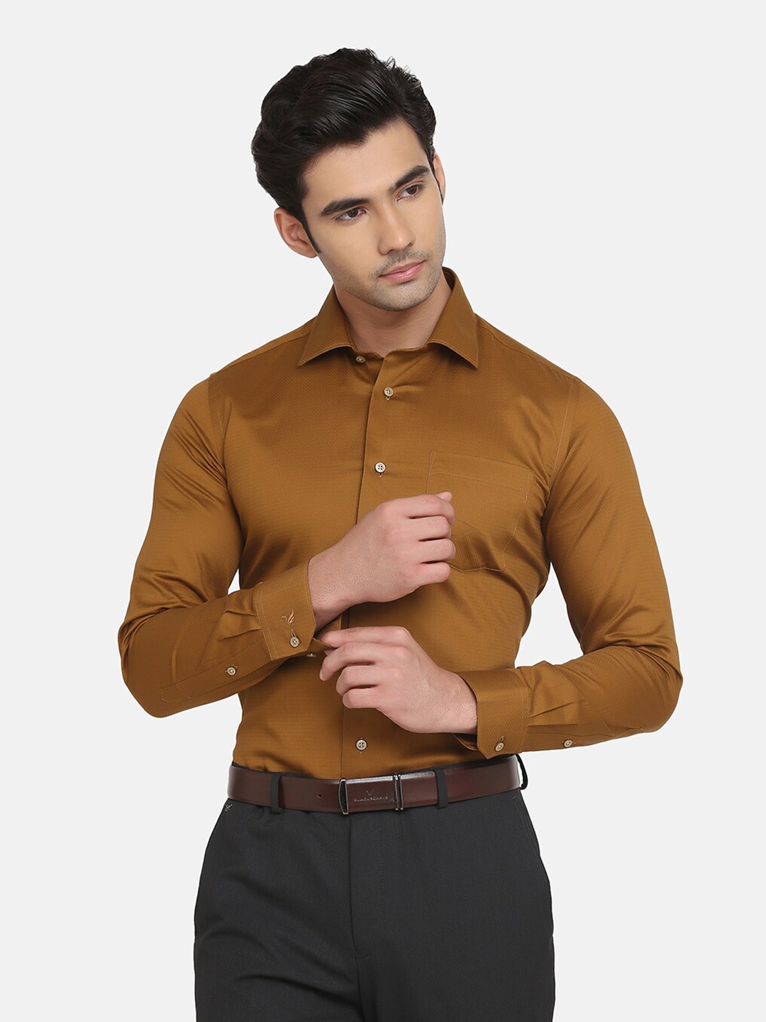 

Blackberrys Men Brown Solid Pure Cotton Slim Fit Formal Shirt