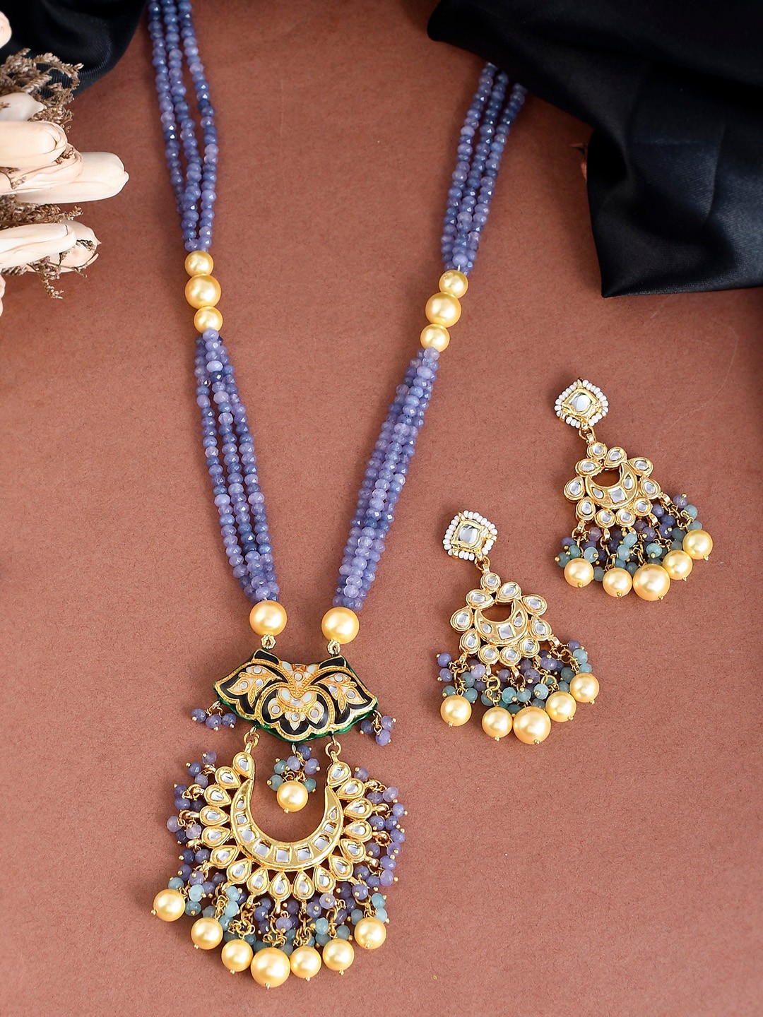 

DASTOOR Gold-Plated White & Blue Kundan Studded & Beaded Jewellery Set