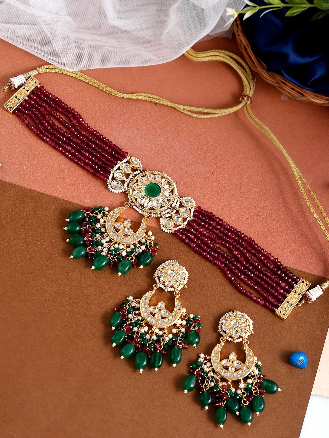 

DASTOOR Gold-Plated Red & White Kundan Studded & Beaded Jewellery Set