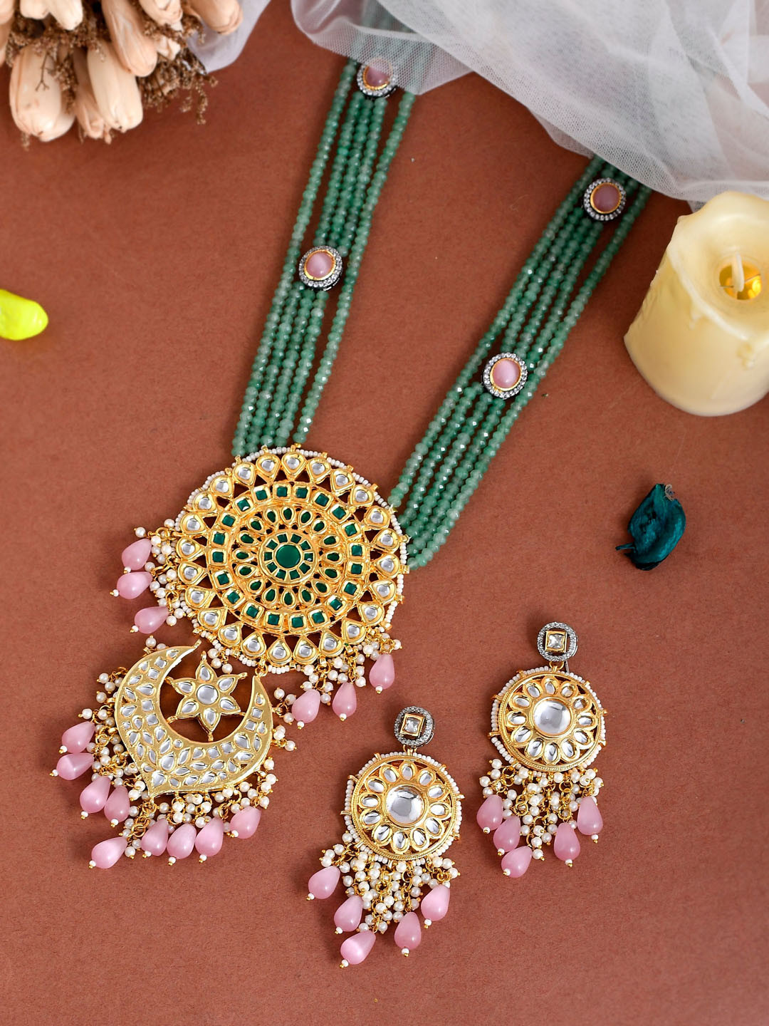 

DASTOOR Gold-Plated Green Kundan Studded & Beaded Jewellery Set