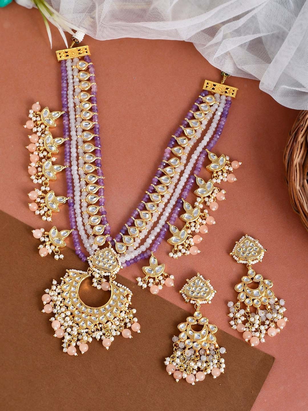 

DASTOOR Gold-Plated White Kundan-Studded & Beaded Jewellery Set